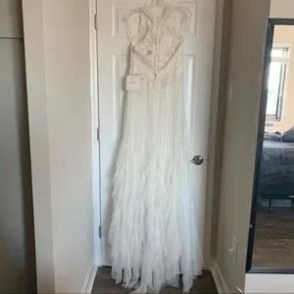 Pronovias Draconia Wedding Dress - Picture 4 of 13